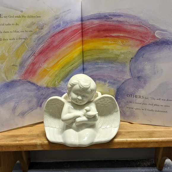 Planter Ceramic Winged Cherub Angle Planter With Dove cream color - Picture 1 of 7